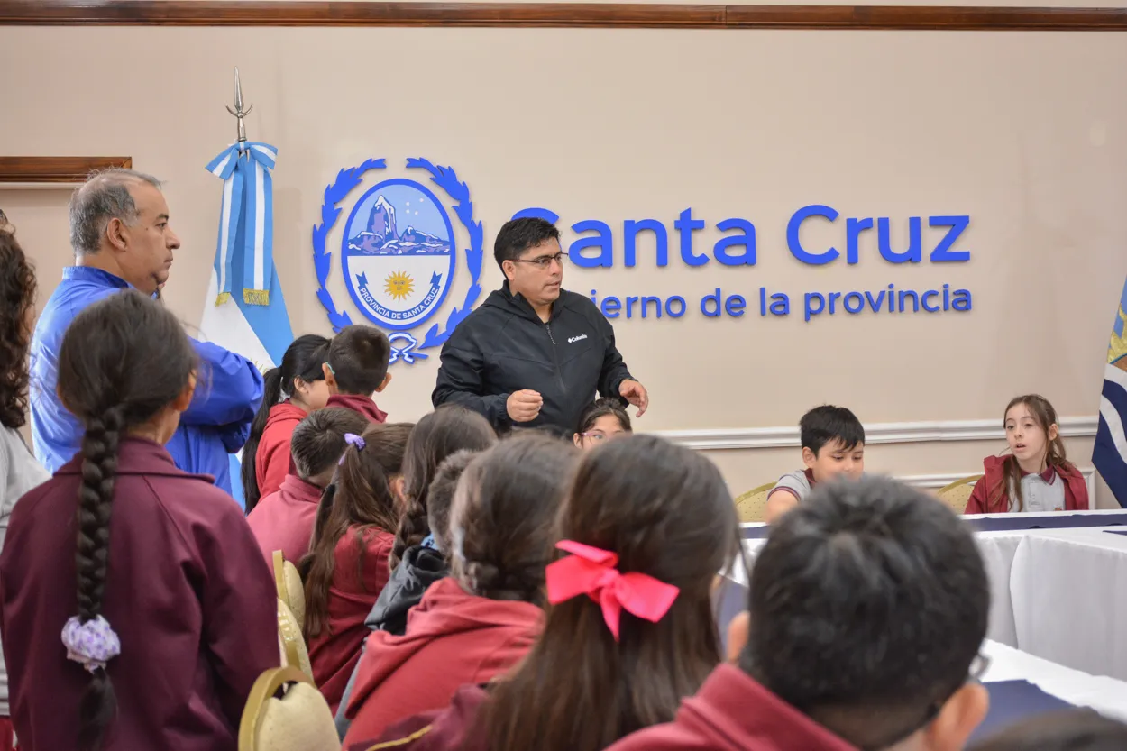 20251114_VIDAL_RECIBE_ESC._RIO_TURBIO_14