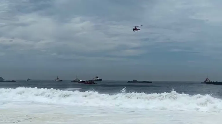 los-rescatistas-buscan-a-un-adolescente-de-14-anos-que-desaparecio-en-la-playa-de-copabacaba-foto-thais-espirito-santog1-ARNUCPNDJNHX7IT42RJRECPISY