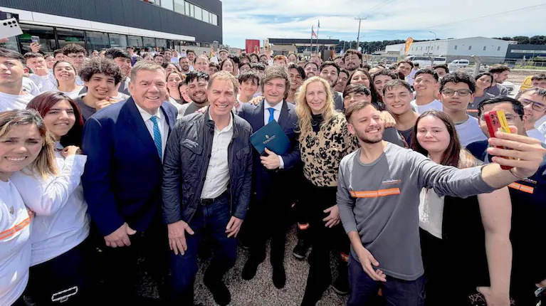 javier-milei-volvera-a-recorrer-la-provincia-de-buenos-aires-junto-a-su-hermana-karina-y-el-jefe-de-gabinete-diego-santilli-foto-archivo-x-llibertadavanza-CLUDKKWBKVBB7DF37EQ54YMFDM