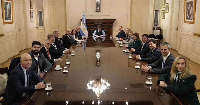 javier-milei-volvera-a-reunir-a-sus-ministros-en-la-previa-del-envio-del-presupuesto-2027-al-congreso-y-el-proyecto-de-ley-de-defensa-de-la-soberania-nacional-foto-presidencia-7742MLQVXZDRPFQMZ7LXSUYID4