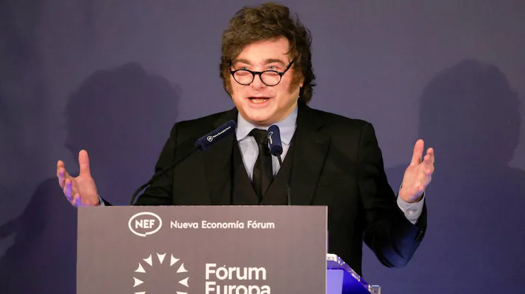 el-presidente-javier-milei-en-su-presentacion-en-el-nueva-economia-forum-en-el-real-casino-gran-circulo-de-madrid-foto-reuters-alejandro-martinez-verez-WFIOK7OCQ5HC5FTIKJVCPIQDTM