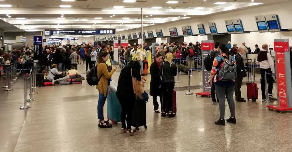 Pasajeros-en-Aeropuerto-Jorge-Newbery-Buenos-Aires-1024x535