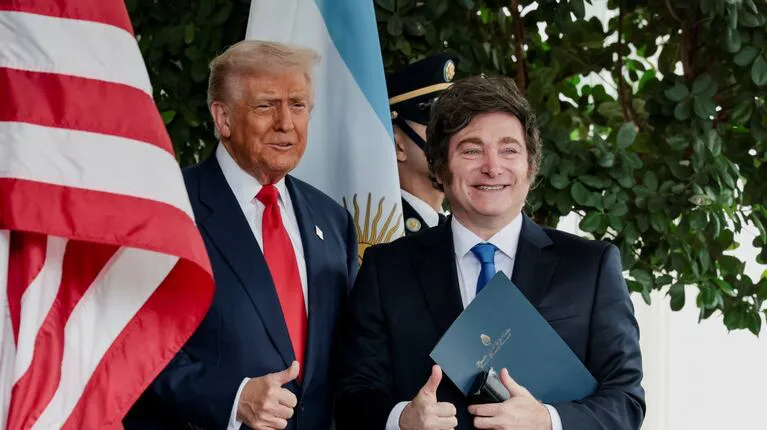milei-llego-a-la-casa-blanca-para-reunirse-con-trump-y-definir-los-detalles-de-la-asistencia-economica-foto-reuters-QF6QOLW6NRFQ5DRFPIR7P6MH4I