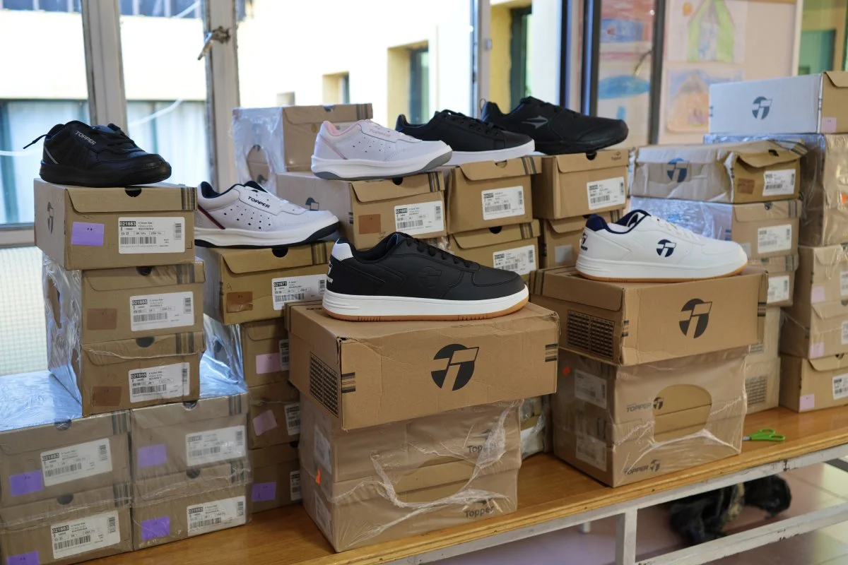 261015-ENTREGA_DE_ZAPATILLAS_LAGO_POSADAS-LOS_ANTIGUOS__11_