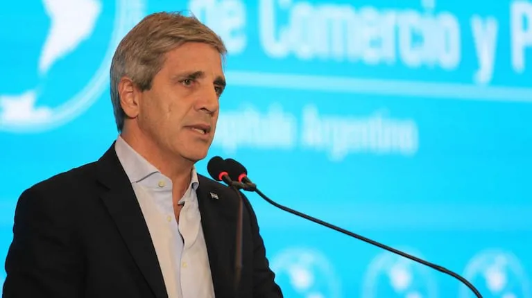 el-ministro-de-economia-luis-caputo-participa-del-almuerzo-organizado-por-cicyp-foto-daniel-videsna-OKUK77VCLNAMJLGCM3VETTWNEU