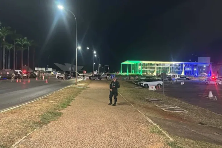maxima-tension-en-brasilia-por-una-alerta-de-bomba-foto-cortesiacorreio-brasiliense-7L6AEH6VRNCTBFDWIYB5EXNPJQ