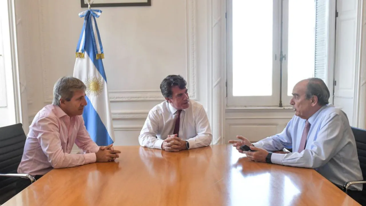 luis-toto-caputo-nicolas-posse-y-guillermo-francos-1765223