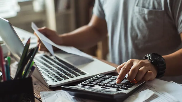 uno-por-uno-todos-los-aumentos-que-llegan-en-noviembre-2024-foto-adobe-stock-UL4WA2FSVNFGVPZFFKH2HQ5Y2U