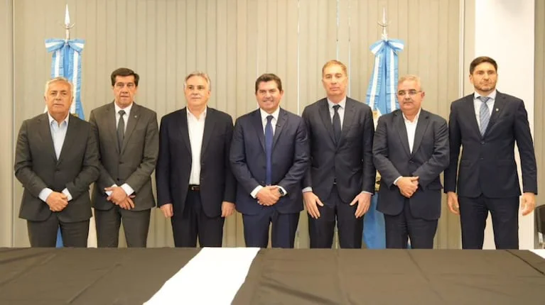 santilli-continua-con-las-reuniones-con-gobernadores-para-apuntalar-la-reforma-electoral-en-el-congreso-foto-ministerio-del-interior-ORSFW4A465EWVFLBQKIM5E4YXU