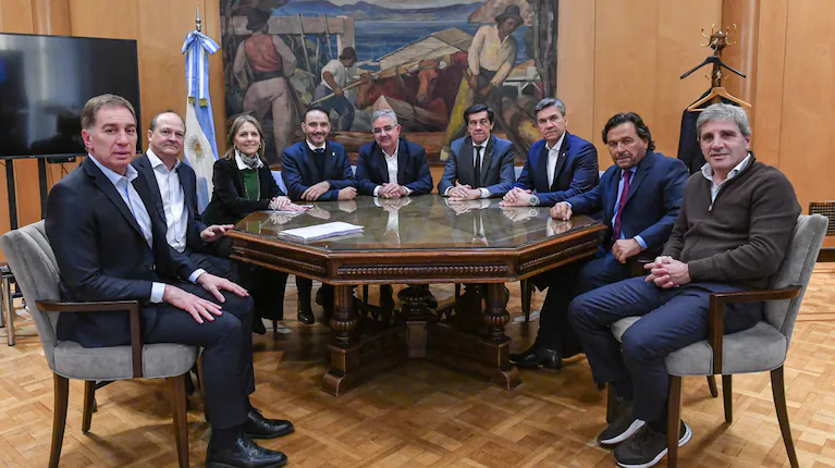 luis-caputo-junto-a-diego-santilli-autoridades-de-la-secretaria-de-energia-y-gobernadores-del-norte-foto-xluiscaputoar-266PRQFLWFHAFH63IZOZMS6JWM