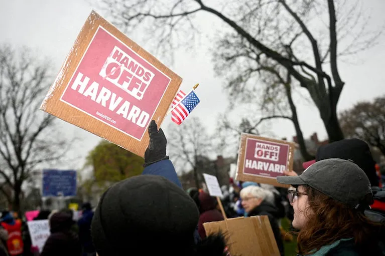 protestas-en-harvard-foto-de-archivo-reuters-5PO7EEIIU75F3KYCIRUWO7E3QY