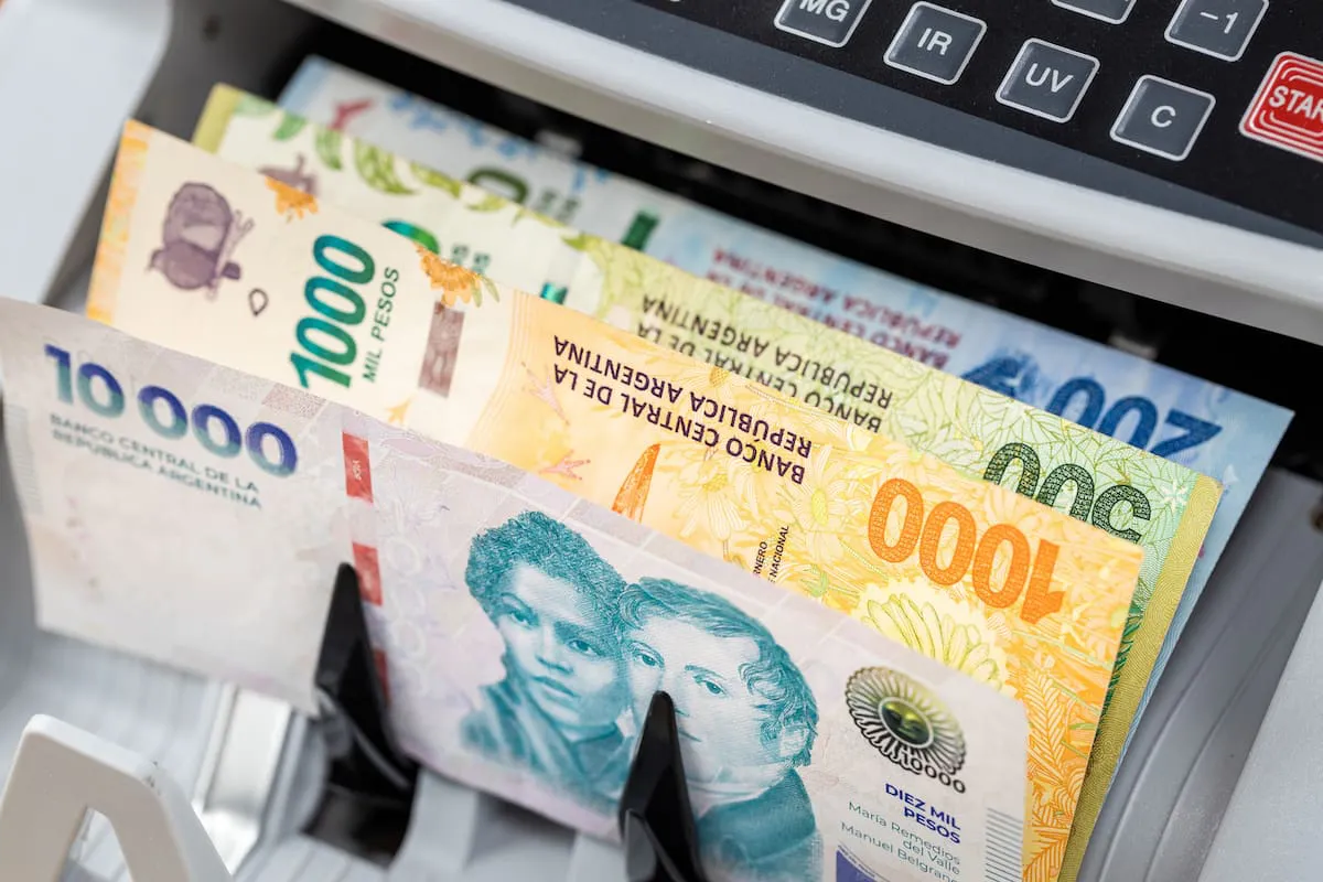 el-peso-argentino-es-la-moneda-que-mas-se-XRSOSWTAIFHVVBJBBBSQV25G6U