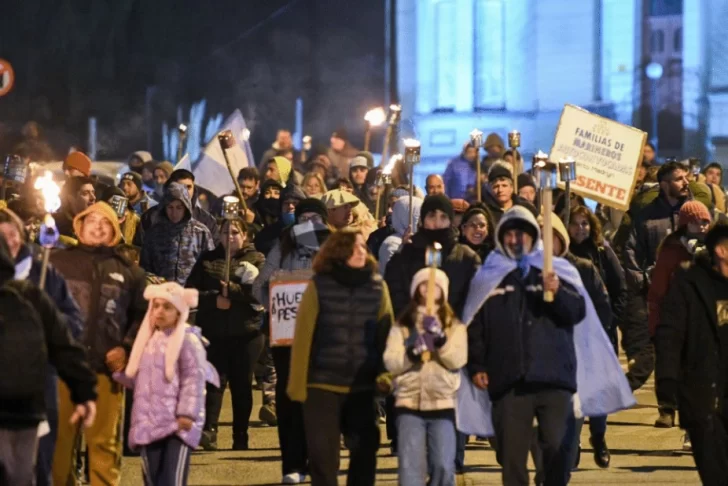marcha-antorchas-madryn-728x486