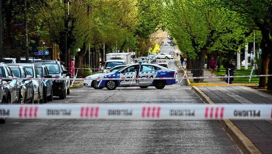 Neuquen-encuentran-una-persona-muerta-en-el-centro-de-la-ciudad-foto-mati-subat-5