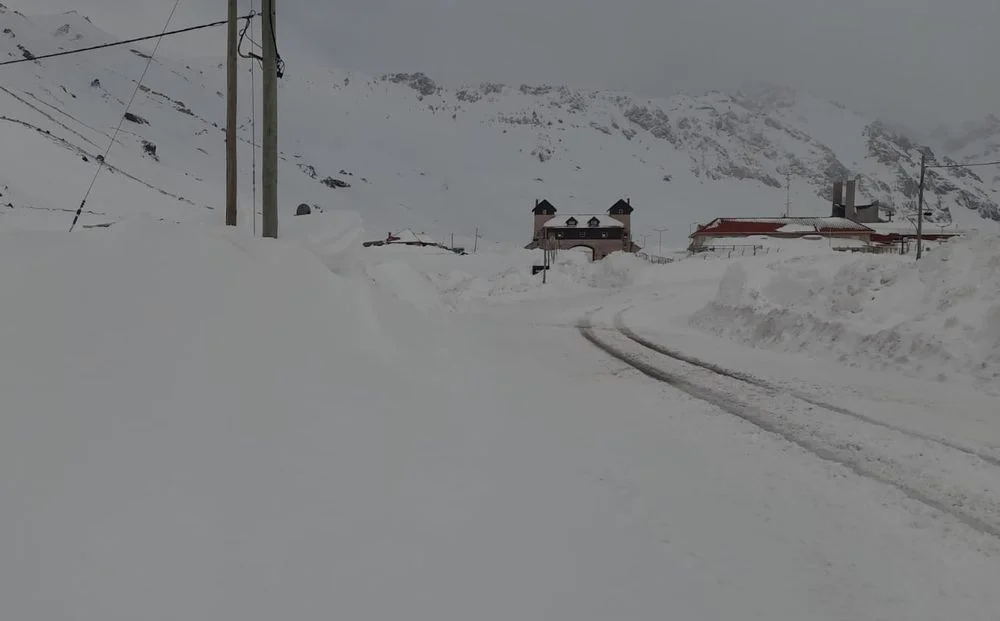 las-cuevas-cubierta-la-nieve