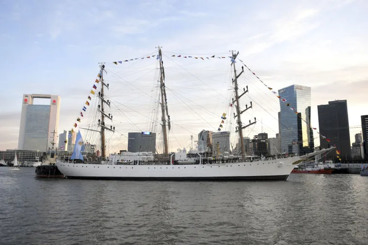 la-armada-no-cuenta-los-recursos-necesarios-realizar-el-viaje-anual-la-fragata-libertad-foto-telam