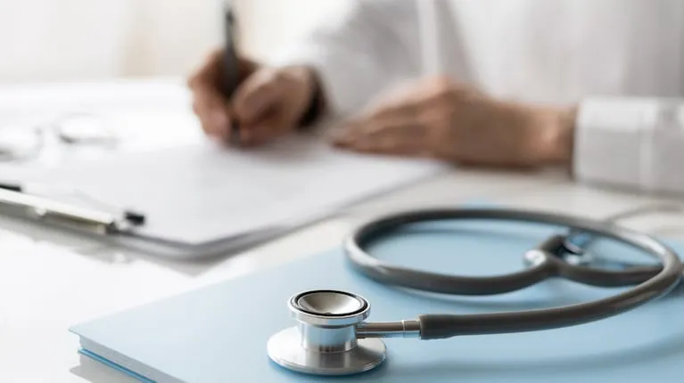 las-cuotas-de-la-medicina-prepaga-subiran-hasta-49-en-diciembre-cuanto-aumentaron-en-todo-2024-foto-adobe-stock-46HXLDJCJFEAXOSXSUKFOBYKGE