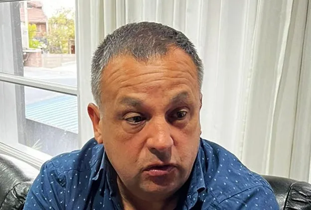 040424071438_lKwzoLBjr4min-01-01