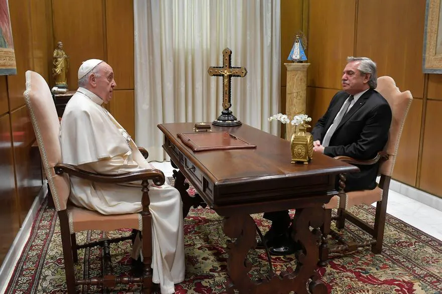 alberto-fernandez-visito-al-papa-UHF7AMYFORFLBJJS45KE7VBSPY