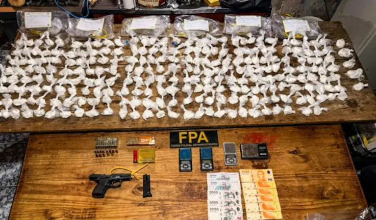 la-fpa-secuestro-miles-de-dosis-de-droga-armas-y-dinero-en-efectivo-durante-los-allanamientos-en-cordoba-foto-gentileza-ministerio-publico-fiscal-cordoba-T4PPFZPNLZBDPM7Y6KFUM5V2JU