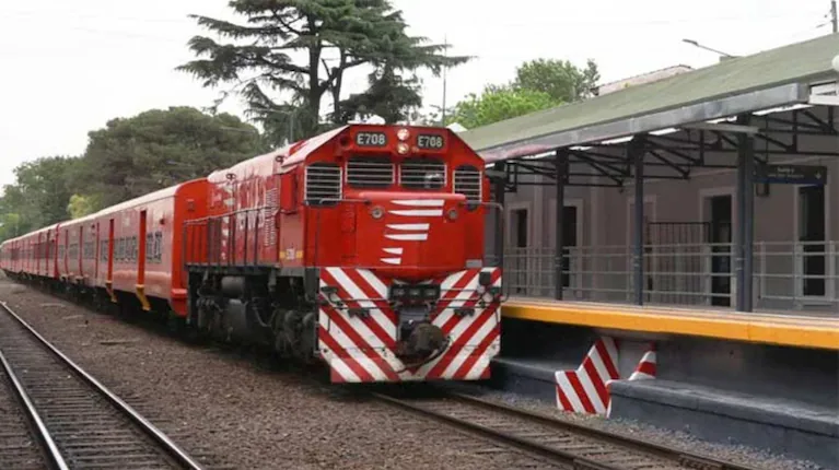 una-mujer-fue-arrojada-del-tren-en-movimiento-durante-un-robo-y-perdio-una-pierna-condenaron-a-la-empresa-a-pagarle-200000000-foto-tren-belgrano-ZTP5YYFVDNFW7COAL4DCAAFIZI