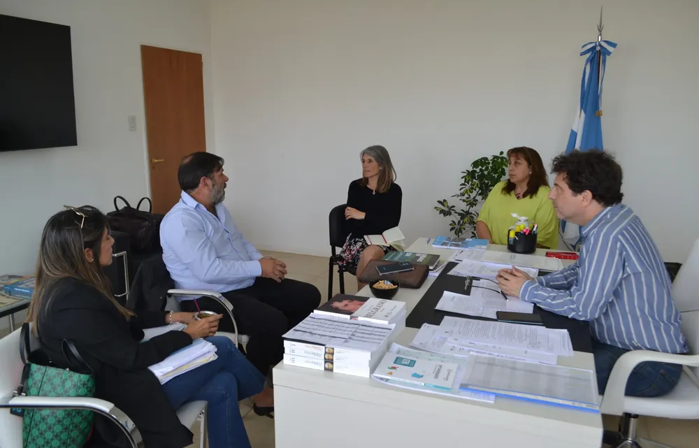 Foto_1_CPE_recibe_a_autoridades_del_Consejo_Agrario_Provincial