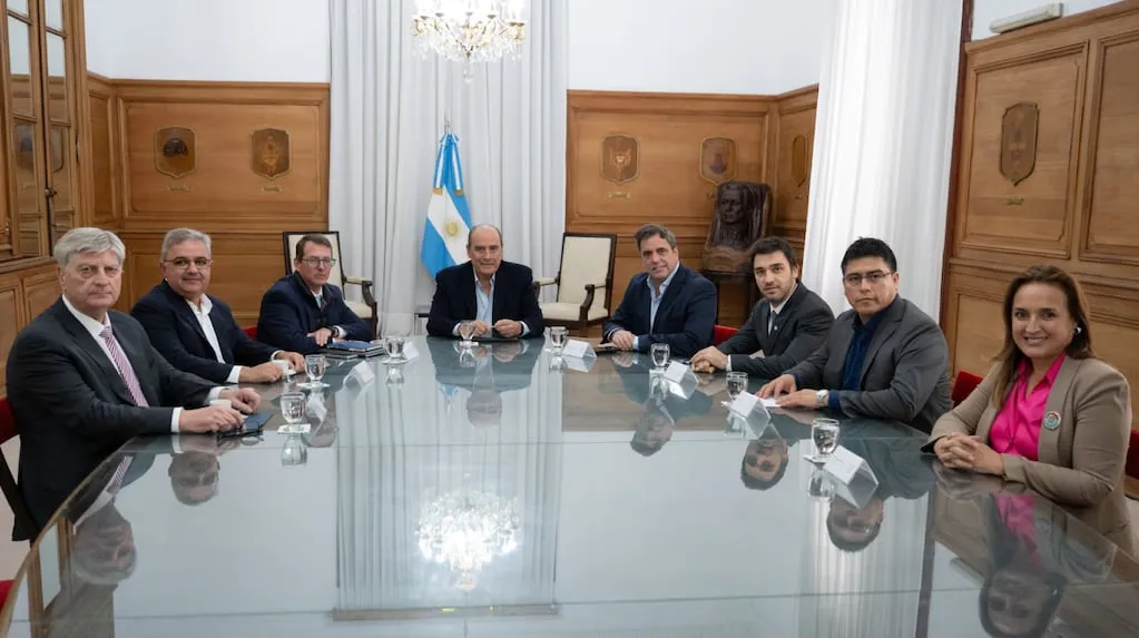 el-jefe-de-gabinete-guillermo-francos-recibio-a-varios-gobernadores-en-la-casa-rosada-foto-presidencia-QJI2LJJSAZHGTK4JVXHVTNHAOQ