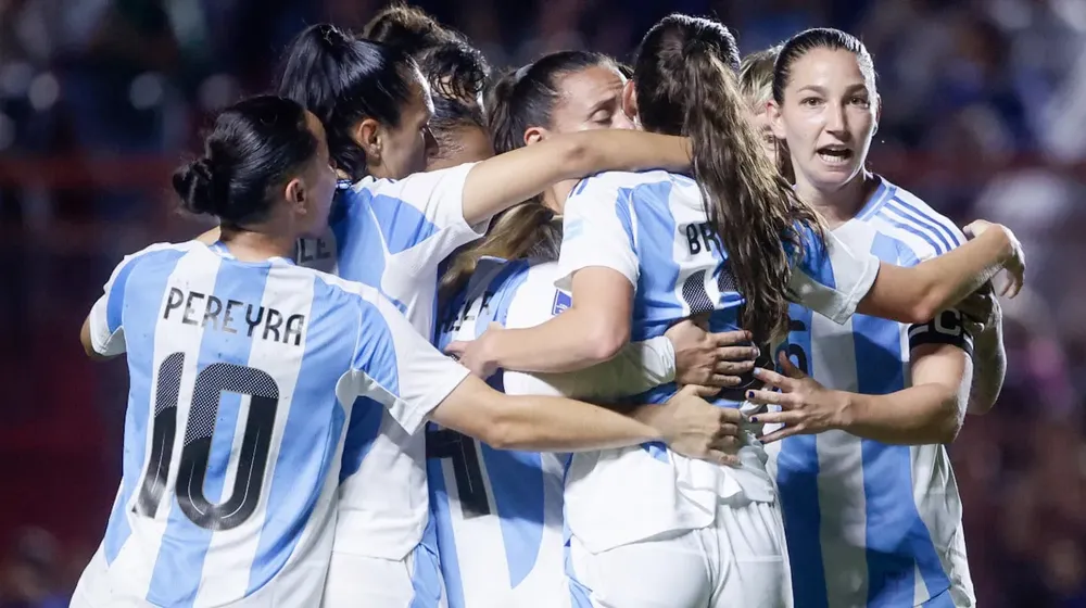 la-seleccion-argentina-derroto-3-1-a-paraguay-foto-efe-BFQQSVXUFRBTPAYM6WTMKVQEUE