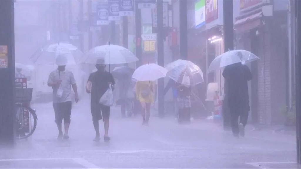 suenan-sirenas-de-alerta-en-tokio-ate-lluvias-145402-1024x576