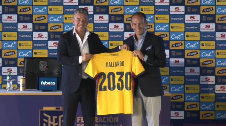 marcelo-gallardo-firmo-su-contrato-con-la-seleccion-ecuatoriana-hasta-2030-foto-captura-fef-youtube-L5IZAKD73RHHTDZ6XNXR2DMGBY