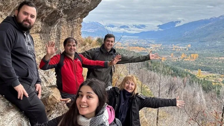 estaban-de-vacaciones-alquilaron-una-camioneta-y-cayeron-por-un-barranco-foto-gentileza-clarin-M5AXA5HXQBAPPFXQT7SK2IVPNY