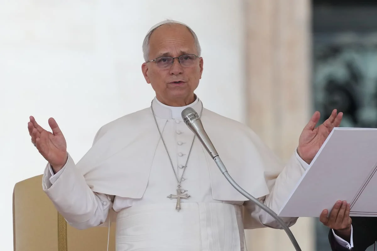 el-papa-leon-xiv-en-la-plaza-de-san-pedro-del-VUM7E7UFLJEG5MYA3EH35Q4DUQ
