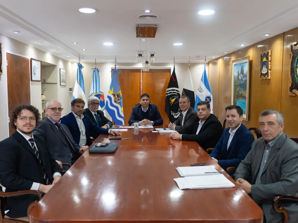 Santa_Cruz_concreta_un_avance_decisivo_en_conectividad_area_con_la_creacin_de_un_hub_de_vuelos_regionales_1 2